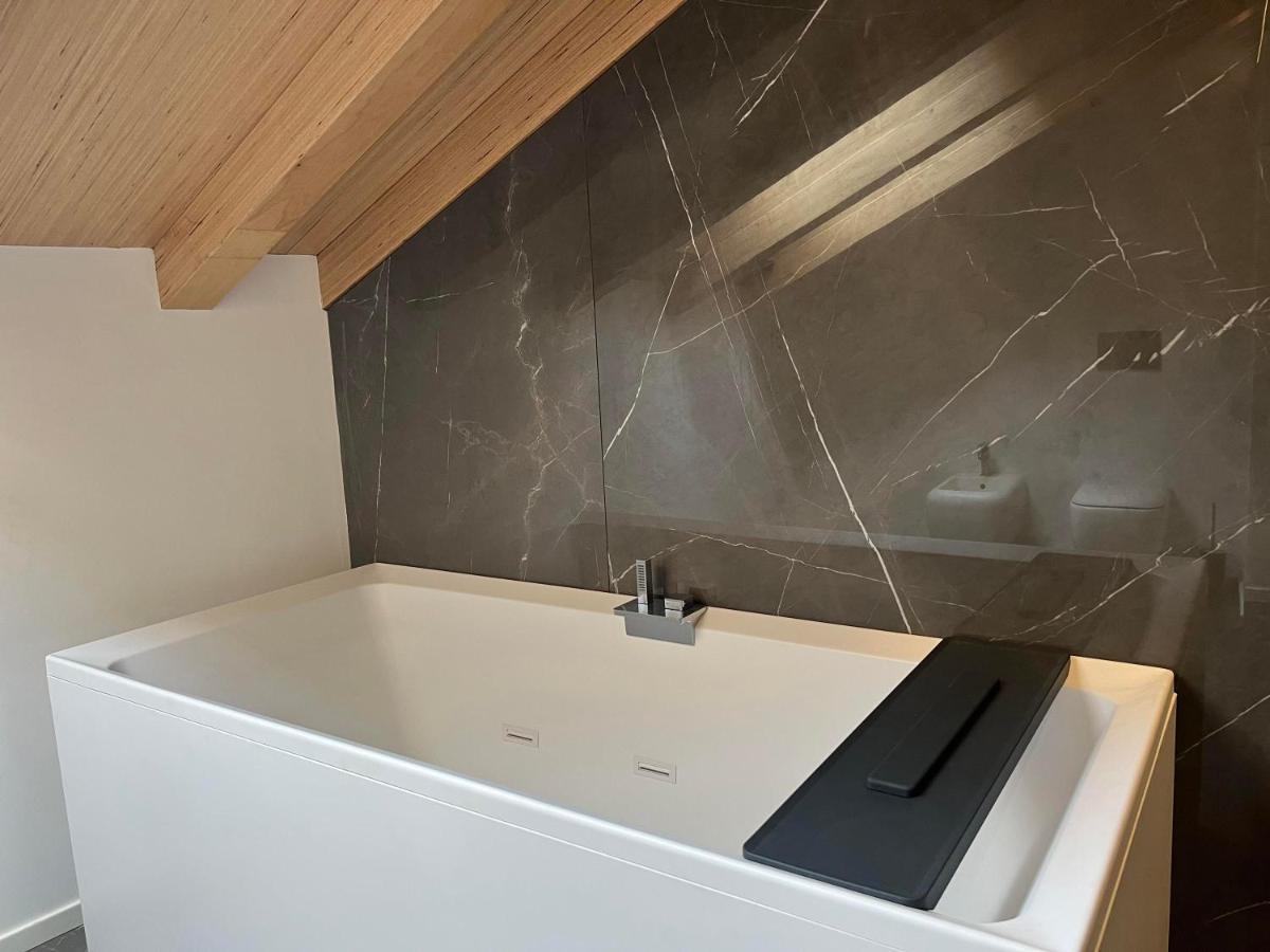 Luxury Lakefront Penthouse Lezzeno Exteriör bild